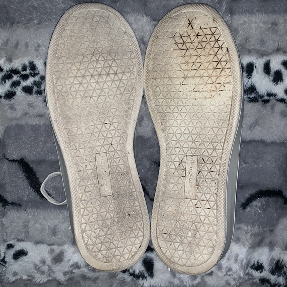 STEVEN by Steve Madden Haris Silver Platform Sneakers — 9 (fits like an 8/8.5) - Picture 7 of 9